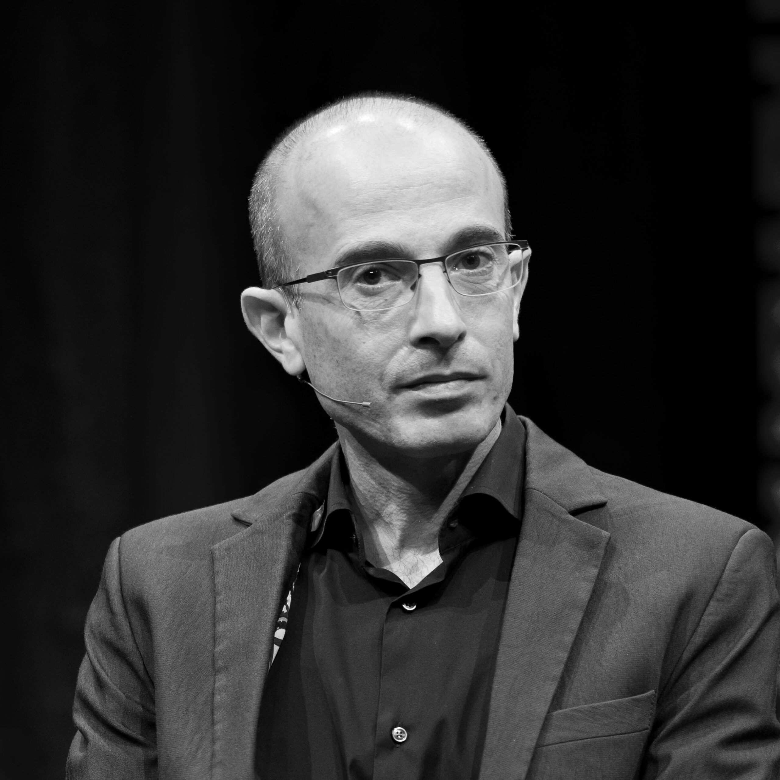 Ảnh chân dung Yuval Noah Harari – nhà sử học và tác giả nổi tiếng